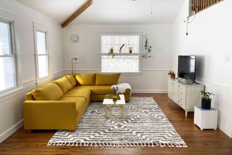 How to Choose a Rug for Small Spaces